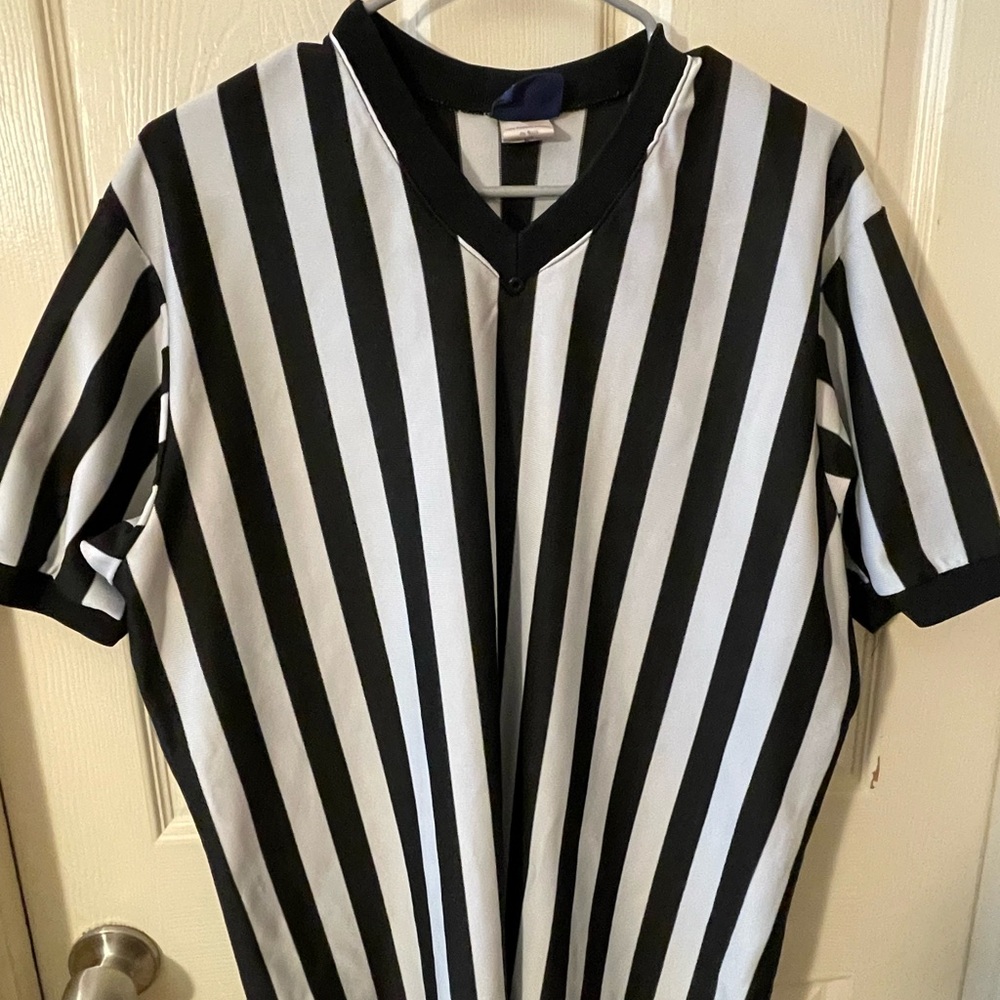 Men’s Basketball Referee Jersey. Black/White Striped. XL.